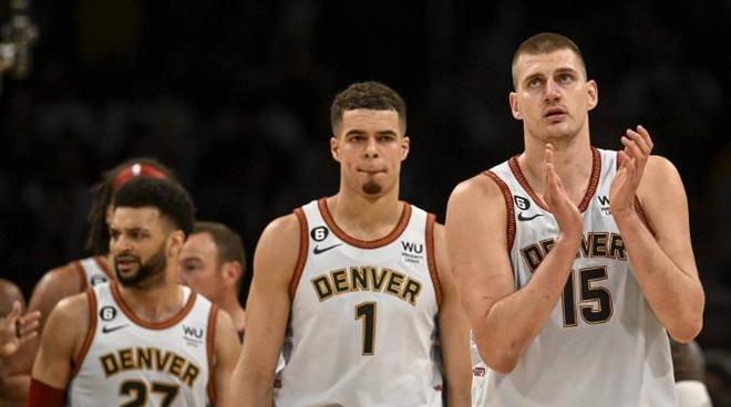 里程碑夜！丹佛掘金篮板制胜；欧超杯赛后刷纪录；球迷炸锅；年轻球员得到机会的简单介绍